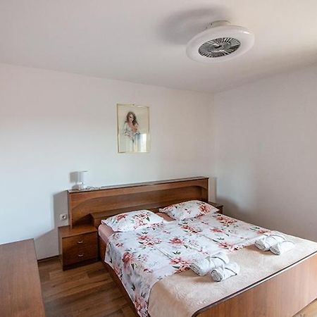 Apartment Zvjezdana Omiš Exteriör bild